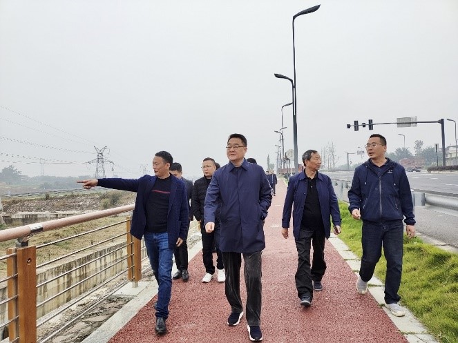 集團公司黨委書記、董事長鄧華一行前往青白江現代種業園區等調研